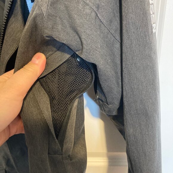 #133 Women's Helly Hansen Grey Winter Coat, Size Medium - Picture 9 of 13